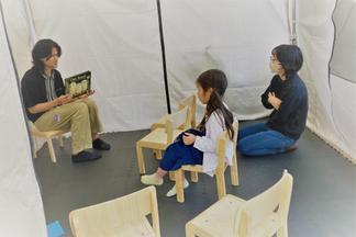 文学部国際文化学科学生による英語絵本の読み聞かせ