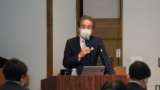 挨拶する内村学長