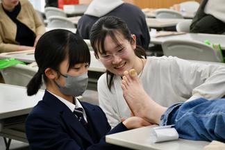 スポーツ医科学科テーピング実習体験