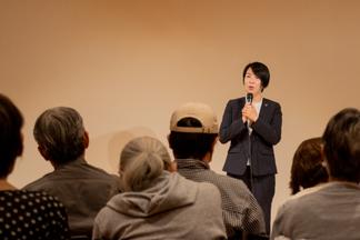 閉会の挨拶をする先端癌治療研究センター 溝口 恵美子教授