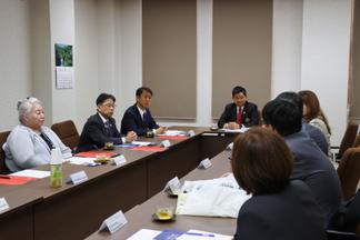 小会議室にてお互いの大学や活動内容について紹介
