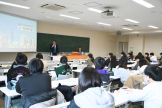 情報社会学科の3年生が受講しました