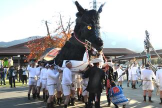 「にじの耳納の里（吉井町）」でも披露
