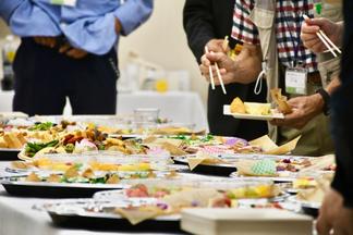 立食形式で歓談を楽しめるスペース