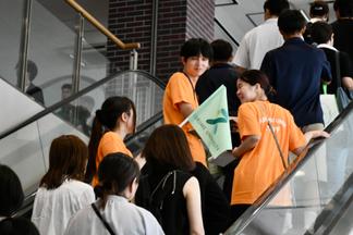 学生たちによるキャンパスツアー