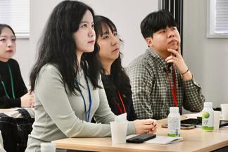 まずはお互いの大学を紹介