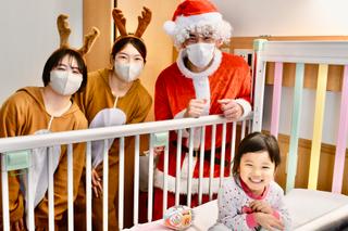 女子ラグビーナナイロプリズム福岡の選手が小児病棟を訪問しました