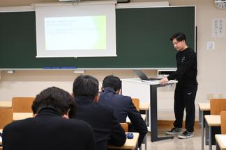 「明るい未来は物流から」について発表