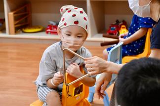 子どもたちも一緒に演奏に参加しました