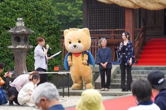 学生がイベントの司会も務めました