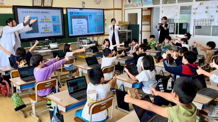 学生サークルteam.csvが沖縄・離島の小学校でAI(人工知能)やプログラミングの授業を実施【商学部】