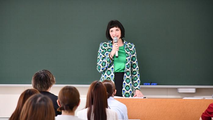 オックスフォード大学博士研究員による特別講義【文学部】