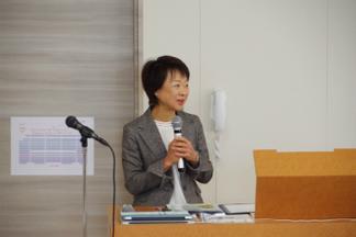司会を務めた人間健康学部の濵﨑裕子学部長