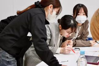 学科の枠を超えた多角的な意見交換