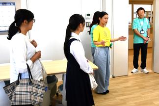 診療情報管理士の資格取得も目指す際の学習方法や、試験スケジュールを説明する在学生