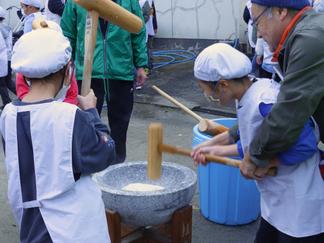 御井小学校の児童も一緒に
