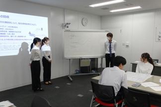 グループごとに、課題研究の成果を発表