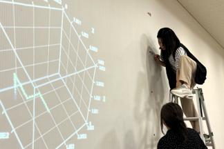 壁には3ｍまで50cmごとに目盛りをいれる