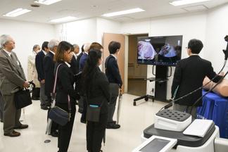 学生が医療技術を学ぶクリニカルスキル・トレーニングセンターにて