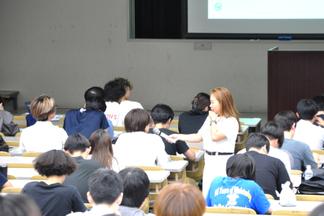 学生にインタビューしながら進めます