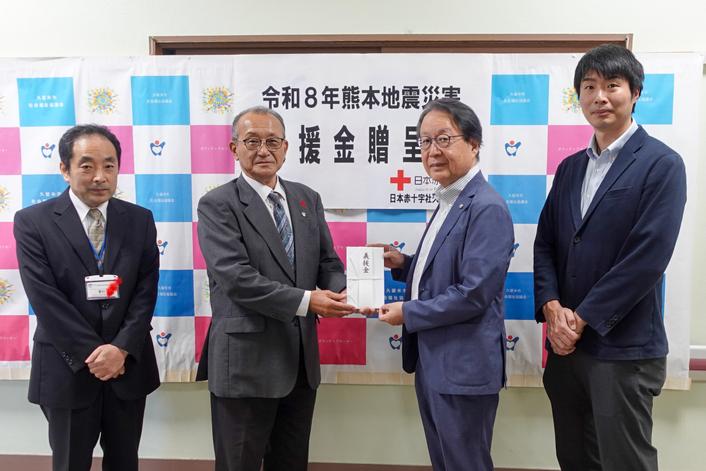  左から、日本赤十字社久留米市地区　重石 悟氏、副地区長 久留米市社会福祉協議会会長　中島 年隆氏、安陪常務理事、江口執行委員長