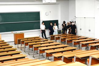多数の学生を収容できる講義室3