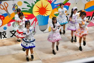音楽番組風に行われたダンスショー