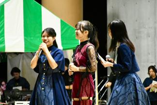 ウォーキングやダンスを披露しました