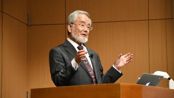 ノーベル賞受賞の大隅良典先生が医学部医学科で特別講義