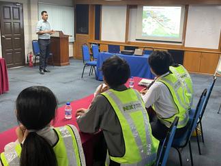 ポートケラン（大規模港でのコンテナ輸送の現場見学）