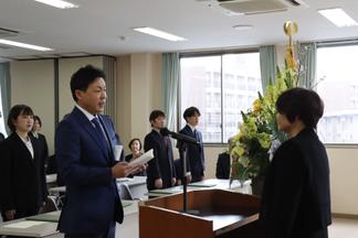 謝辞を述べる橋本さん
