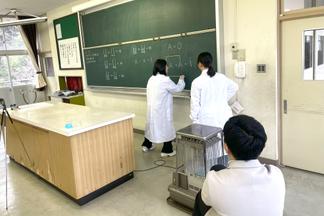 八女市・旧川崎小学校理科室での撮影