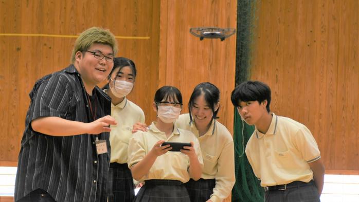 学生サークルteam.csvが八女市の見崎中学校でドローン撮影講習【商学部】 