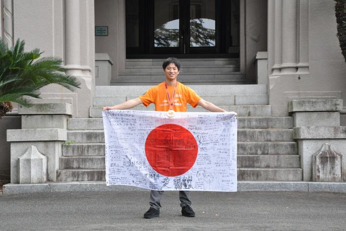 サハラ砂漠マラソンの完走を報告に来てくれました