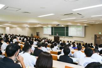 好評につき２会場に分けて行った入試説明会