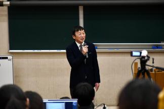 主催者を代表して挨拶する医療検査学科 西 昭徳 学科長