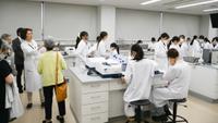 医療検査学科 新校舎に第1期生が来訪