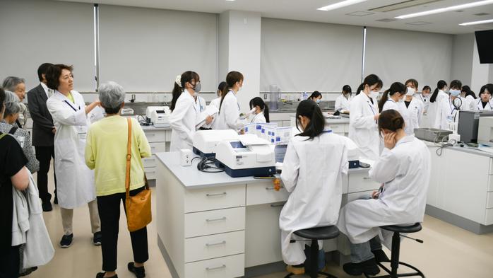 医療検査学科 新校舎に第1期生が来訪