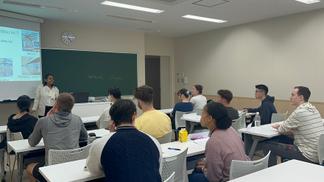外国語教育研究所、ランブクピティヤ准教授による日本語の講義の様子