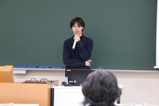 インターンシップ前後の変化について話す学生