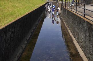 きれいな流れを取り戻した水路