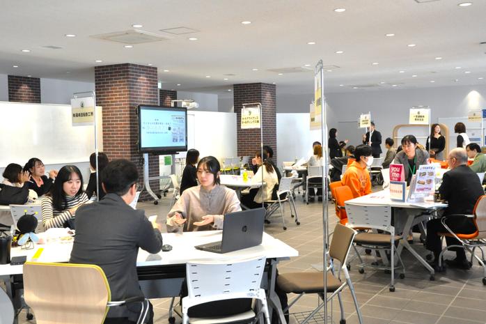 企業のホンネが聞ける「ホンネカフェ」を開催