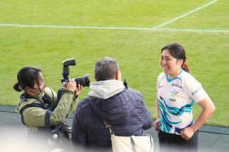 試合後にインタビューを受ける大橋選手