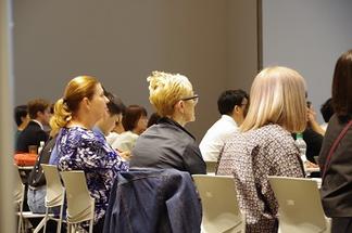 閉会の挨拶をした外国語教育研究所のランブクピティヤ講師