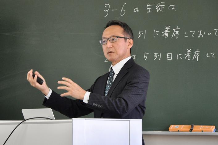 古賀教授の講義の様子