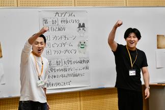企画を説明する学生たち