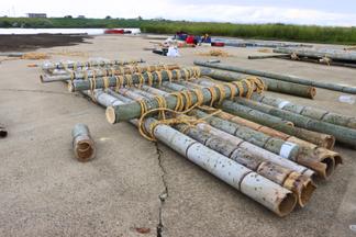 制作、操作した竹筏