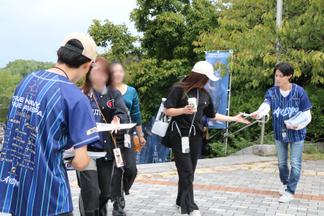 自作のパンフレットを配布し久留米市をPR