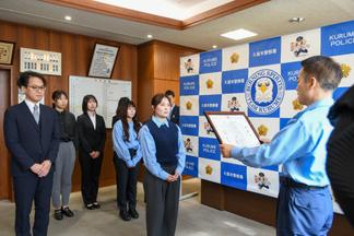メンバーを代表して濱幸羊さんが授与しました