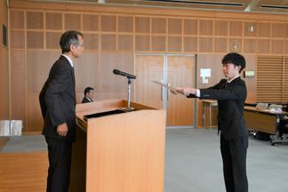表彰状授与の様子